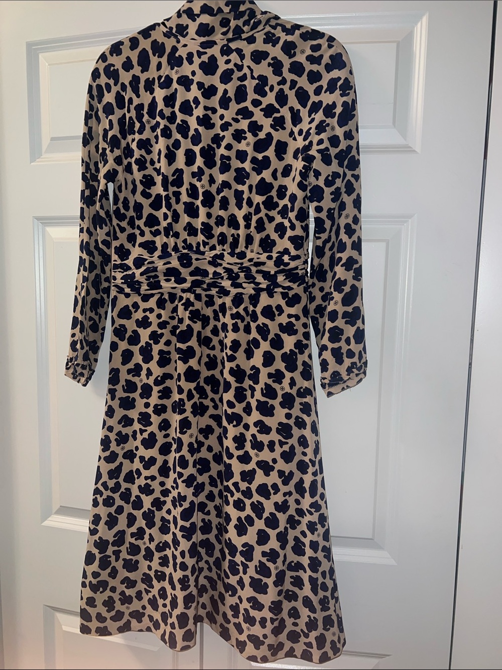 Tory Burch Beige and Navy Blue Leopard-Print Long Sleeve Dress - Picture 5 of 6